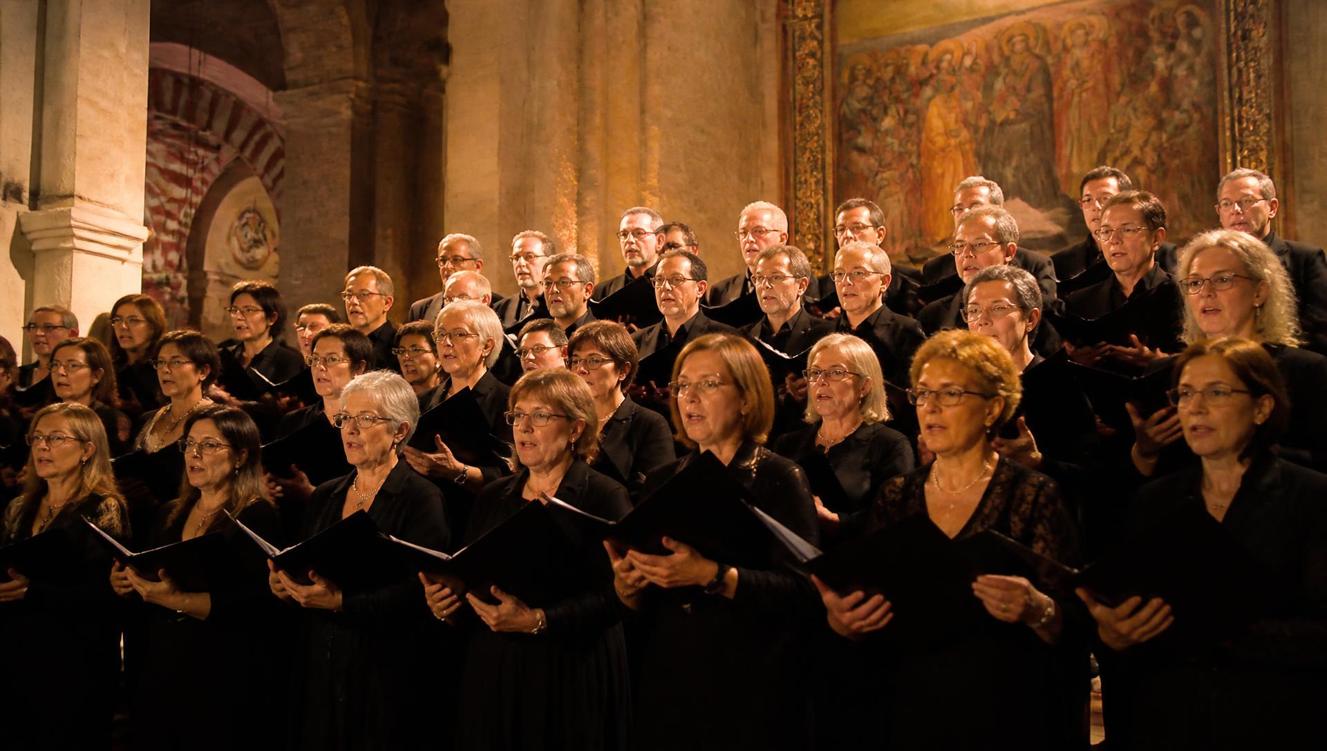 Coro in concerto in una pieve